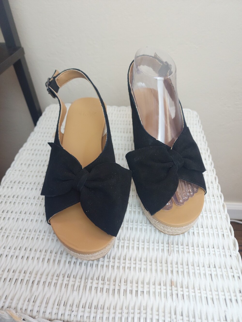 UGG Camila 1000976 Black Bow Peep-Toe Women’s Heels SIZE 7 NWOT